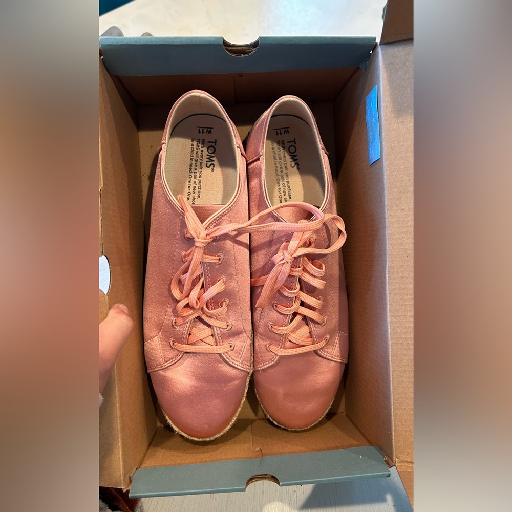 Women’s Lena TOMS BRAND NEW